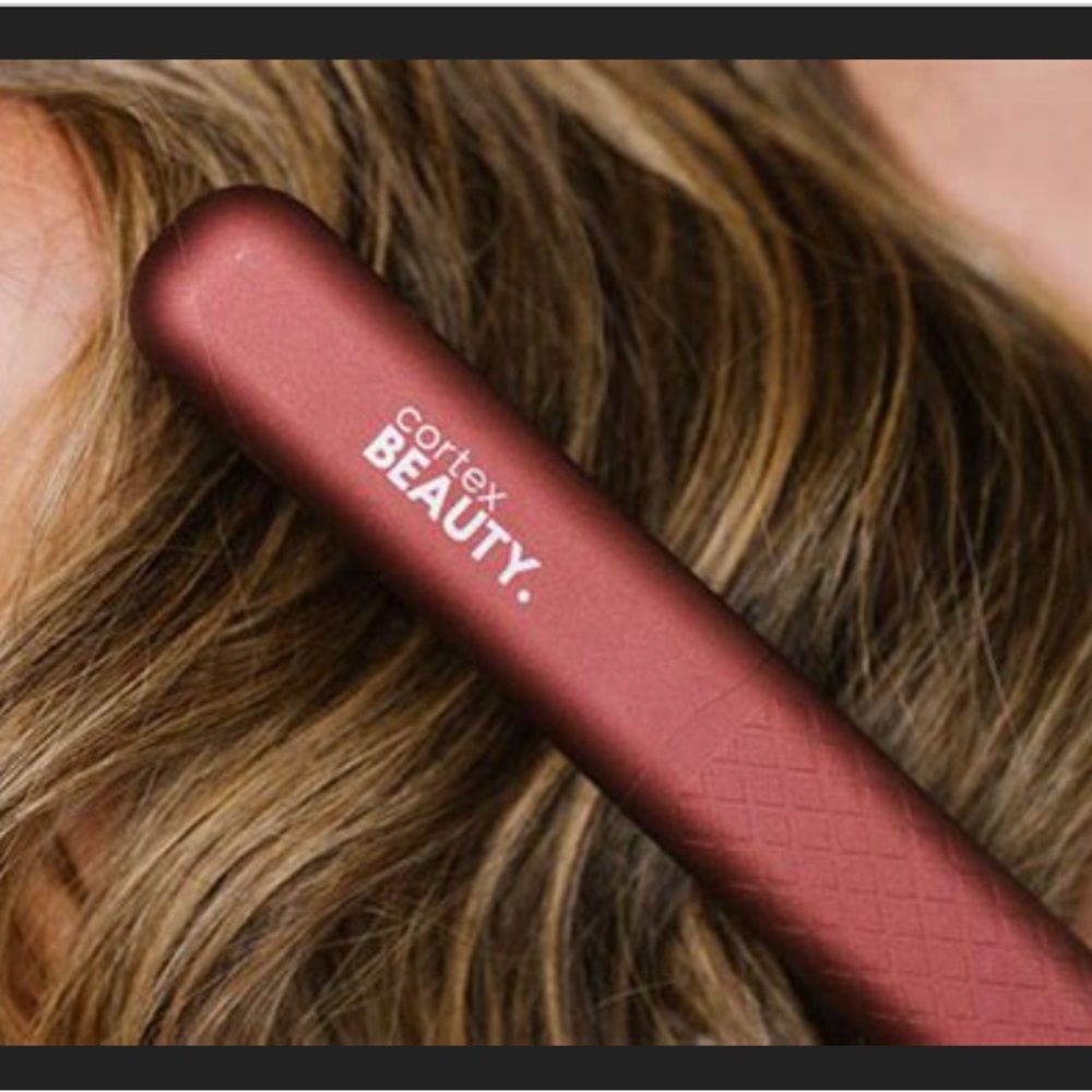 Cortex Beauty switch flat iron